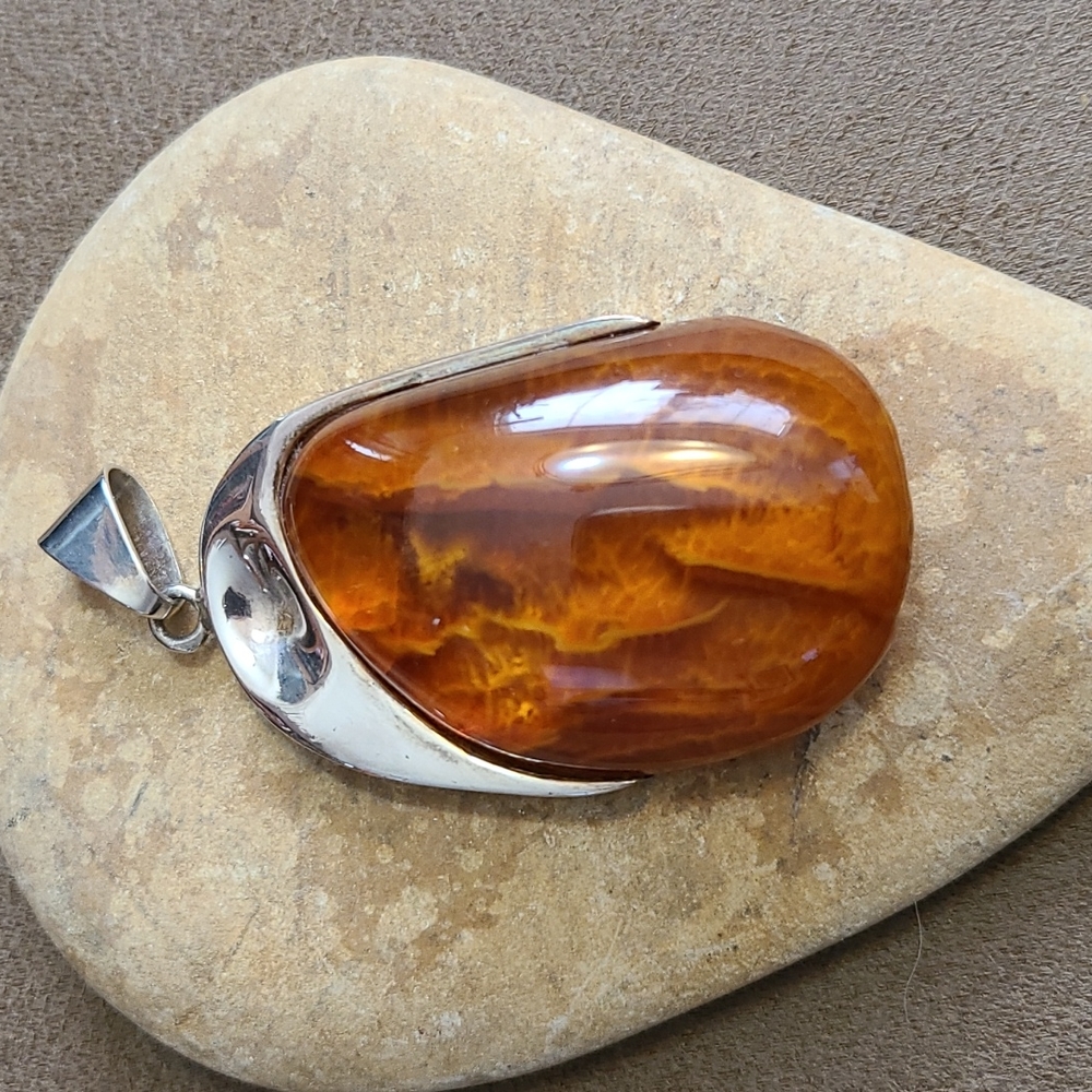 Pendant amber